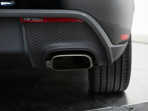 Used 2022 Porsche Macan AWD/4WD image 36