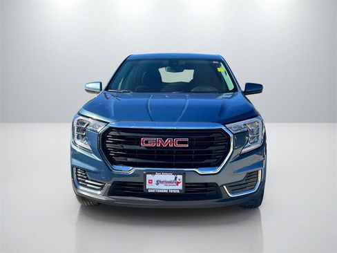 Used 2024 GMC Terrain SLE image 2