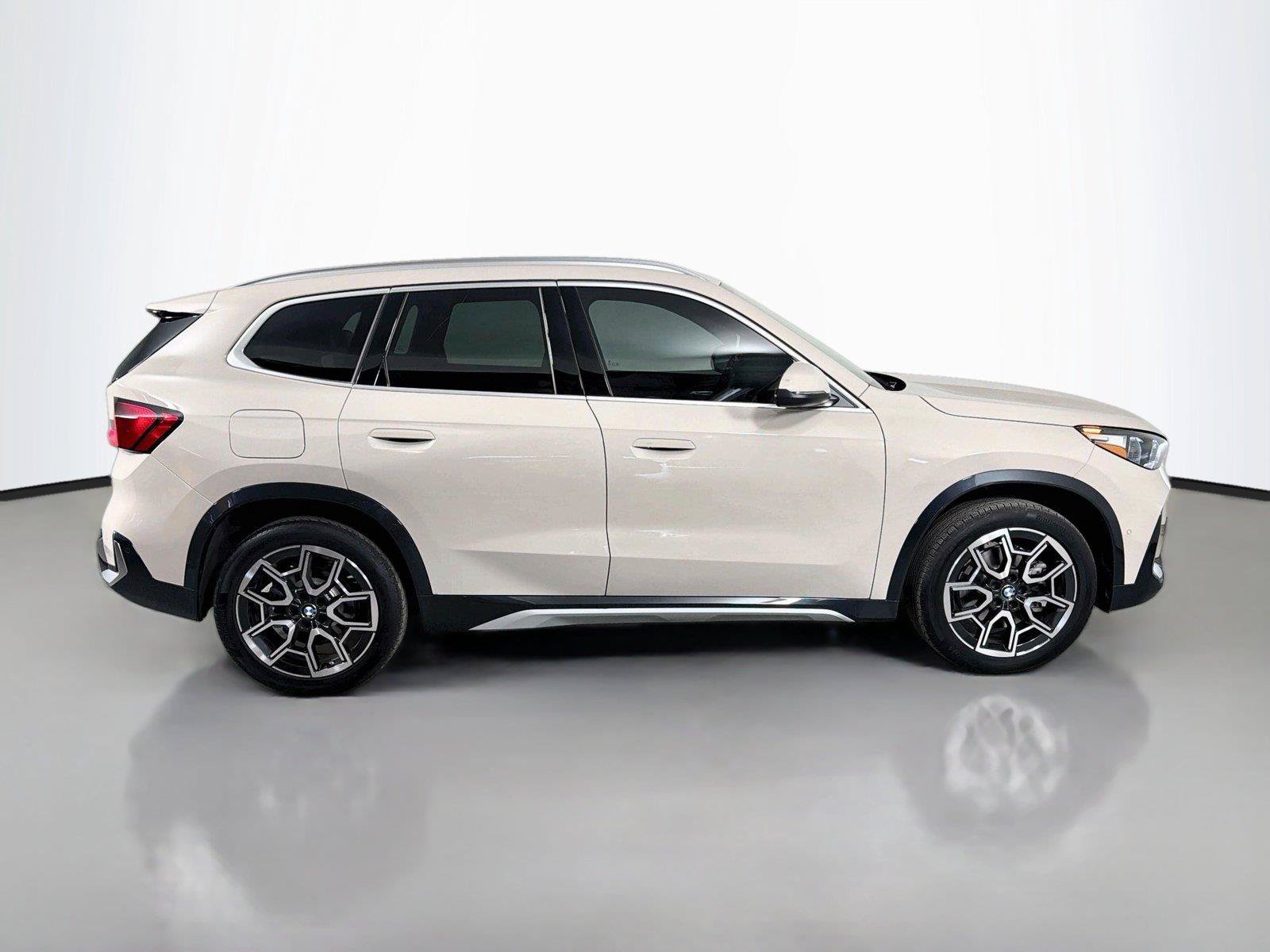 New 2026 BMW X1 xDrive28i w/ Convenience Package AWD/4WD image 4