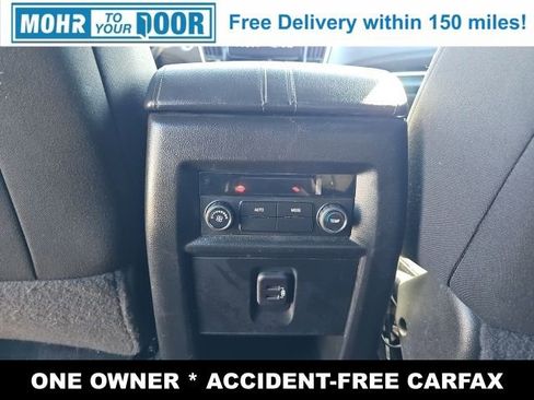 Used 2023 Chevrolet Traverse LT image 40