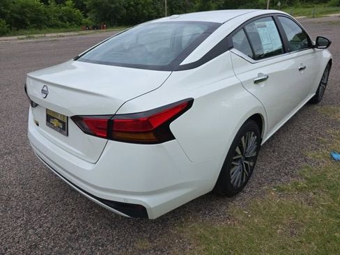 Used 2025 Nissan Altima 2.5 SV FWD image 5