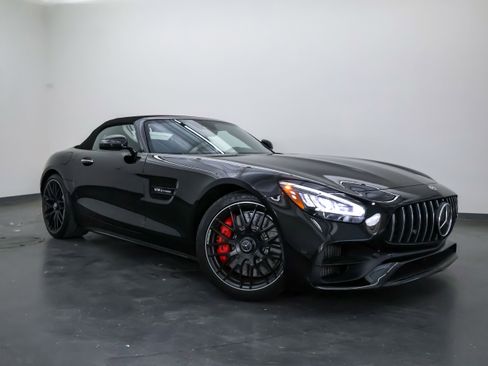 Used 2021 Mercedes-Benz AMG GT Roadster image 2