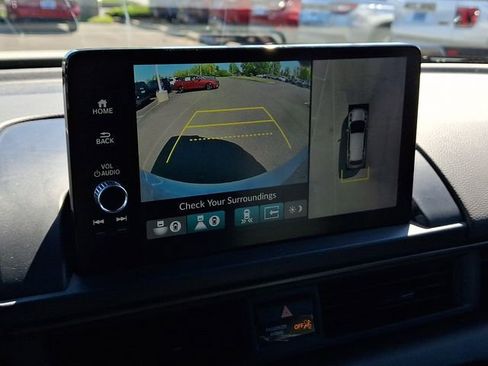 Used 2025 Honda Pilot TrailSport image 17