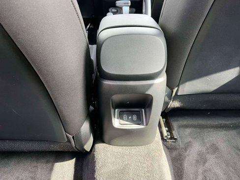 Used 2025 Hyundai Elantra Sport image 4