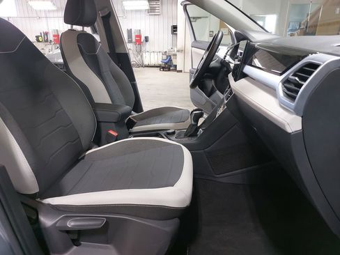 Used 2025 Volkswagen Taos SE AWD/4WD image 10