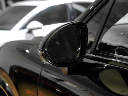 Used 2023 Porsche Cayenne Platinum Edition image 44