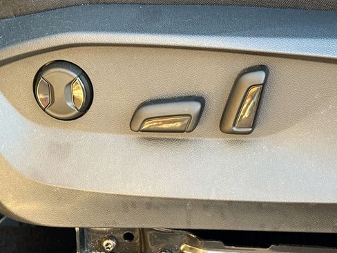 Used 2023 Volkswagen Tiguan SE R-Line image 24