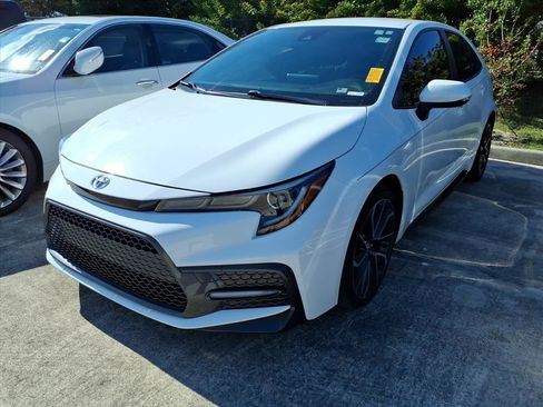 Used 2022 Toyota Corolla SE image 3