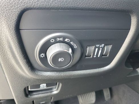 Used 2022 Jeep Grand Cherokee L Limited AWD/4WD image 13