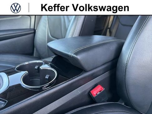 Used 2018 Ford Edge Titanium AWD/4WD image 28
