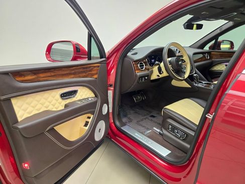 Certified 2021 Bentley Bentayga AWD/4WD image 17
