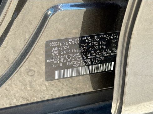 Used 2024 Genesis G70 2.5T RWD image 41
