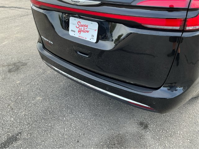 Used 2026 Chrysler Pacifica Select FWD image 15