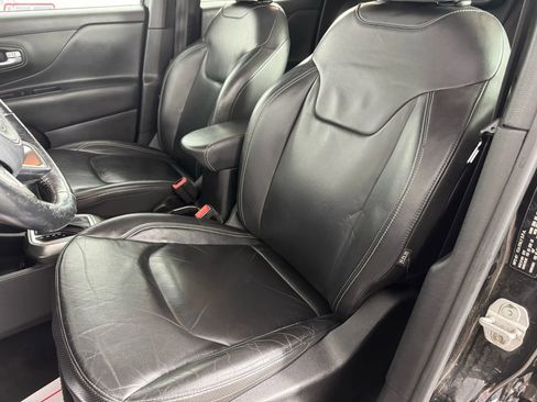 Used 2019 Jeep Renegade Limited w/ UConnect 8.4 Nav Group image 31