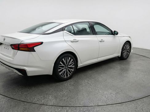 Used 2025 Nissan Altima 2.5 SV image 9