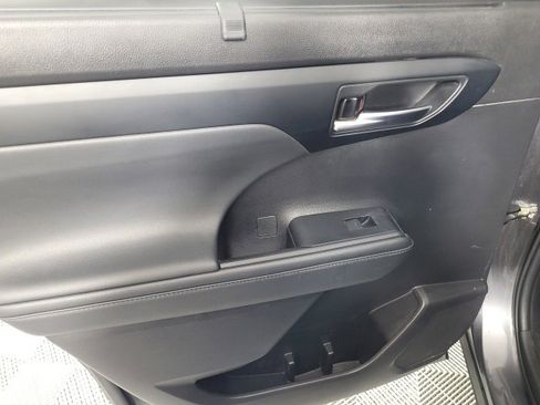 Used 2022 Toyota Highlander XSE image 21