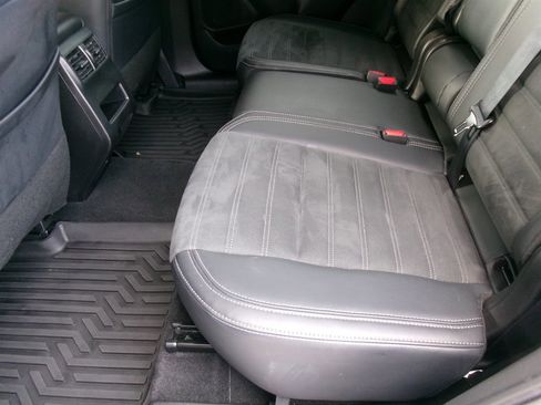 Used 2024 Mitsubishi Outlander SE image 32