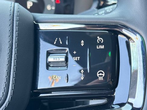 Certified 2026 Land Rover Range Rover Velar Dynamic SE AWD/4WD image 29