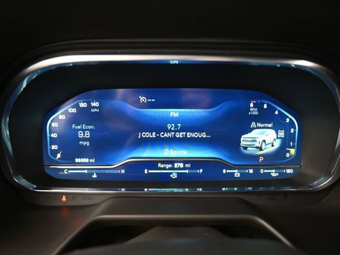 Used 2024 Chevrolet Suburban LT image 29