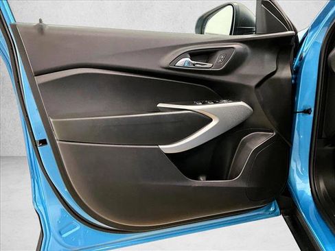 Used 2025 Chevrolet Trax LS FWD image 18