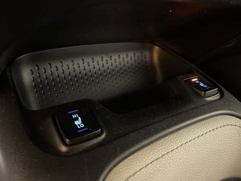 Used 2022 Toyota Corolla XSE image 29