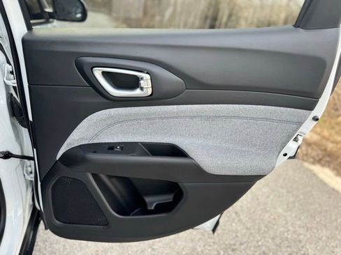 Used 2023 Jeep Compass Latitude w/ Convenience Group image 15