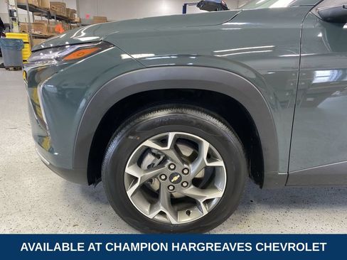 Used 2025 Chevrolet Trax LT FWD image 41