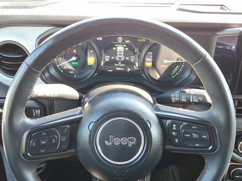 Used 2024 Jeep Wrangler Unlimited w/ Convenience Group AWD/4WD image 18