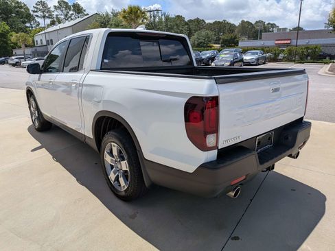 Certified 2025 Honda Ridgeline RTL image 3