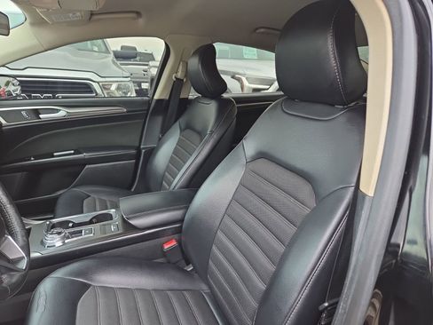 Used 2017 Ford Fusion SE w/ Equipment Group 201A FWD image 17