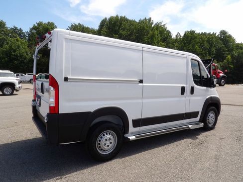 Used 2025 RAM ProMaster 2500 w/ U-Haul Equipment Group FWD image 8