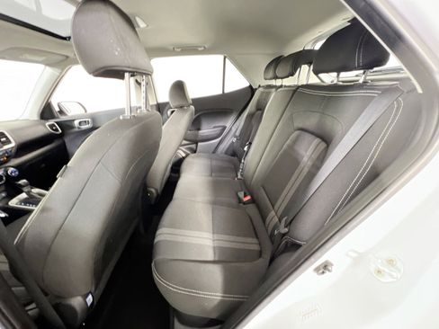 Used 2023 Hyundai Venue SEL image 23