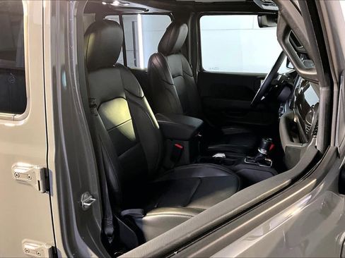 Used 2022 Jeep Wrangler Unlimited Sahara image 8