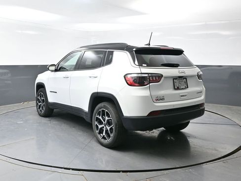 Used 2025 Jeep Compass Limited AWD/4WD image 12