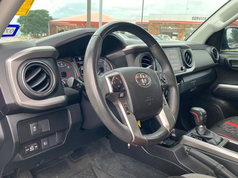 Used 2021 Toyota Tacoma SR5 RWD image 9
