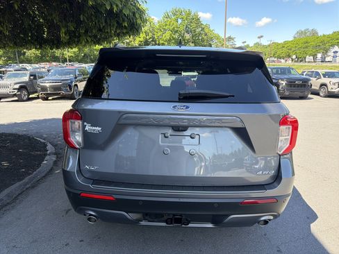 Used 2021 Ford Explorer XLT w/ Equipment Group 202A AWD/4WD image 4