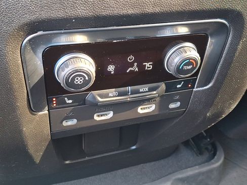 Used 2024 Chevrolet Suburban LT w/ Luxury Package image 13