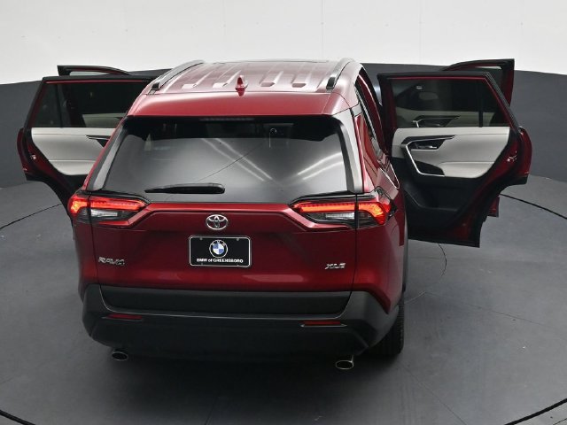 Used 2020 Toyota RAV4 XLE Premium FWD image 42