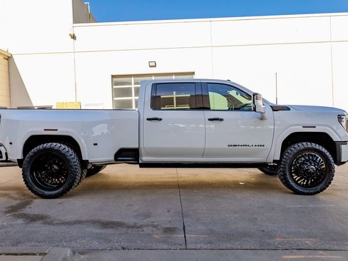 Used 2026 GMC Sierra 3500 Denali Ultimate w/ LPO, Black Badging Package image 11