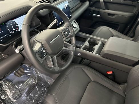 Used 2025 Land Rover Defender 110 S image 5