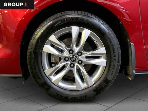 Certified 2022 Toyota Sienna Limited image 10