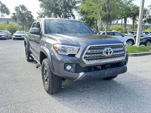 Used 2017 Toyota Tacoma TRD Off-Road AWD/4WD image 8