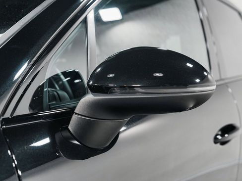 Used 2023 Porsche Cayenne w/ Premium Package image 43