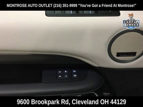 Used 2024 Land Rover Discovery Metropolitan Edition image 12