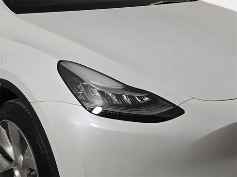 Used 2023 Tesla Model Y Long Range image 34