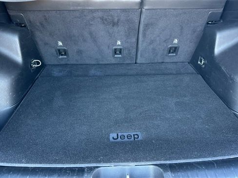 Used 2020 Jeep Cherokee Latitude Plus image 18