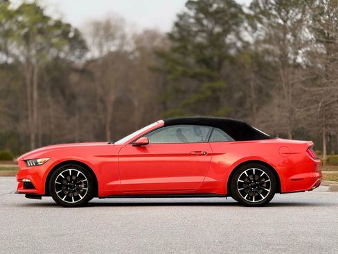 Used 2016 Ford Mustang Convertible image 9