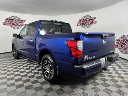 Used 2021 Nissan Titan SV w/ SV Convenience Package AWD/4WD image 5