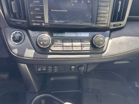 Used 2018 Toyota RAV4 SE w/ Power Extra Value Package AWD/4WD image 36