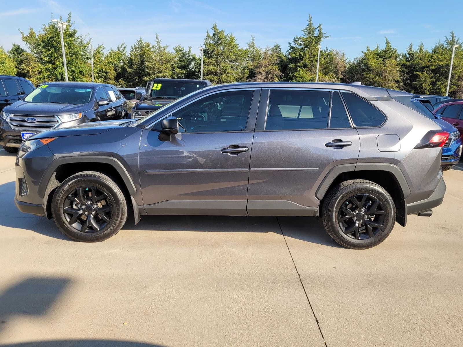 Used 2022 Toyota RAV4 LE AWD/4WD image 21